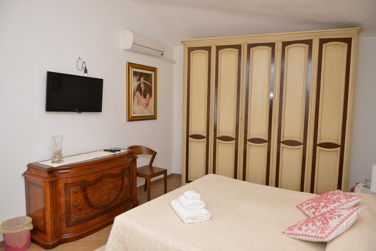 La Fonte Dell'Ulivo 3 Bed and Breakfast La Maddalena  Buitenkant foto